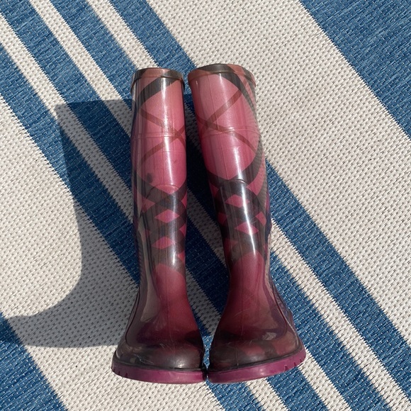 Burberry BERRY NOVA Check Boots! So Beautiful! Size 7 1/2! (37, EU) RARE! 💓 - Picture 3 of 14